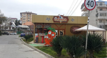 Polly's Cocina outside