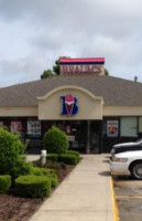 Braum's Ice Cream Dairy Store outside