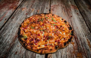 Twisted Oak Wood Fired Pizza food