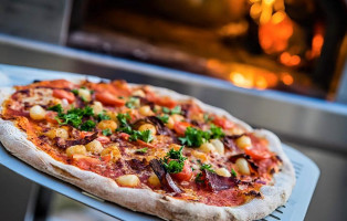 Twisted Oak Wood Fired Pizza food