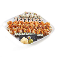 Sushi De Kanpai food