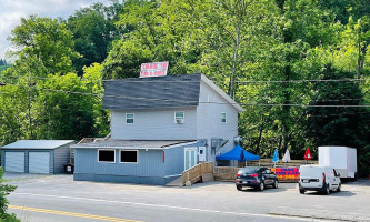 Trail 10 Pub Grill outside