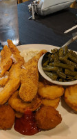 Twin Lakes Catfish Farm food