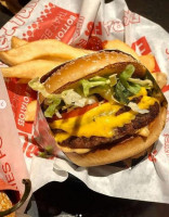 Red Robin Gourmet Burgers And Brews food