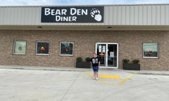 Bear Den Diner outside