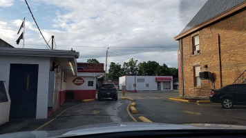 Johnson's Dairy Queen outside