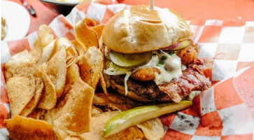 Beckett's Burger Rel Room food