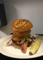 Beckett's Burger Rel Room food