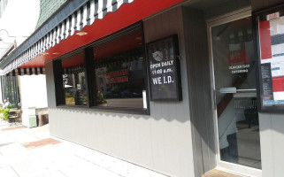 Beckett's Burger Rel Room outside