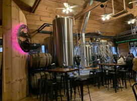 Whiteside Brewing inside
