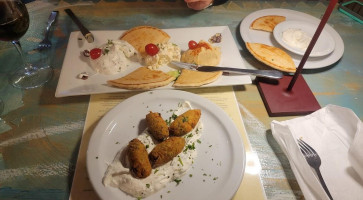 Albana's Taverna food