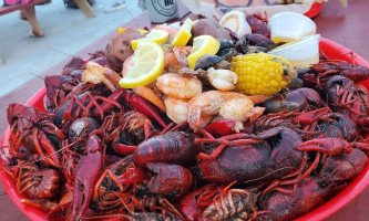 Crawfish Hideaway food