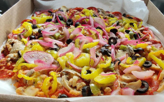 Four Points Pizza Grill food