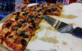 Four Points Pizza Grill food