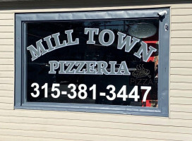 Mill Town Pizzeria logo