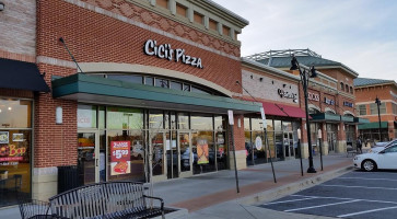 Cicis Pizza outside