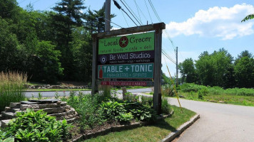 Table Tonic outside