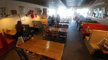 Shane's Rib Shack inside