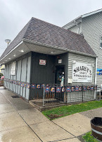 Sharky's Wings And Raw outside