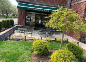 Madison Cafe Grill outside