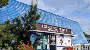 Lodge Coffee Shop outside