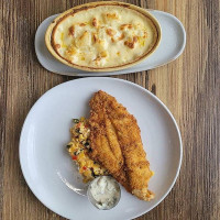 Trio's Dining Ruston food