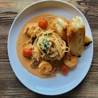 Trio's Dining Ruston food