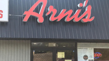 Arni's outside