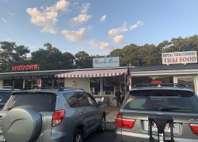 Nauset Ice Cream outside