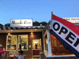 Nauset Ice Cream outside