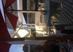 Beach Harbor Pizza outside