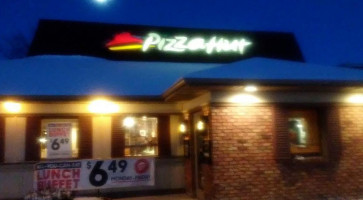 Pizza Hut outside