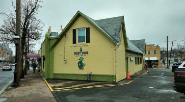 The Thirsty Turtle outside