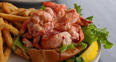 Quahog Republic Dive food