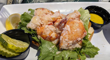 Quahog Republic Dive food