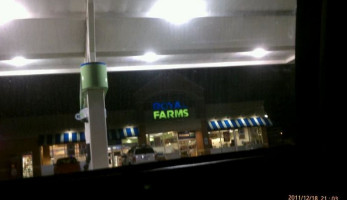 Royal Farms inside