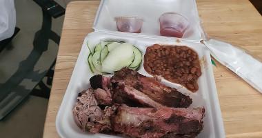 Bucky's -b-q food
