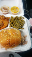 Bucky's -b-q food