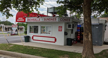 Cindy's Soft Serve outside