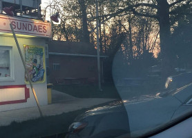 Cindy's Soft Serve outside