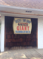 Tastee Sub Shop Ii outside