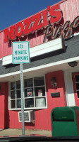 Mozzi's Pizza outside