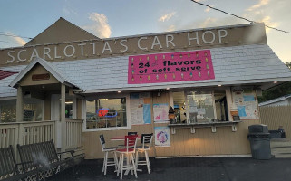 Macdaddy's Car Hop Diner outside