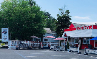 Macdaddy's Car Hop Diner outside