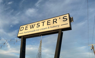 Dewster's Homemade Ice Cream Bakery outside