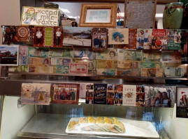 Nil's Mediterranean Cuisine inside