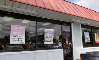 Hwy 55 Burgers Shakes Fries outside
