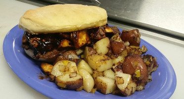 Laddie Daddys Hillbilly Kitchen food