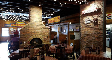 Famous Dave's inside