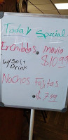3 Compadres logo